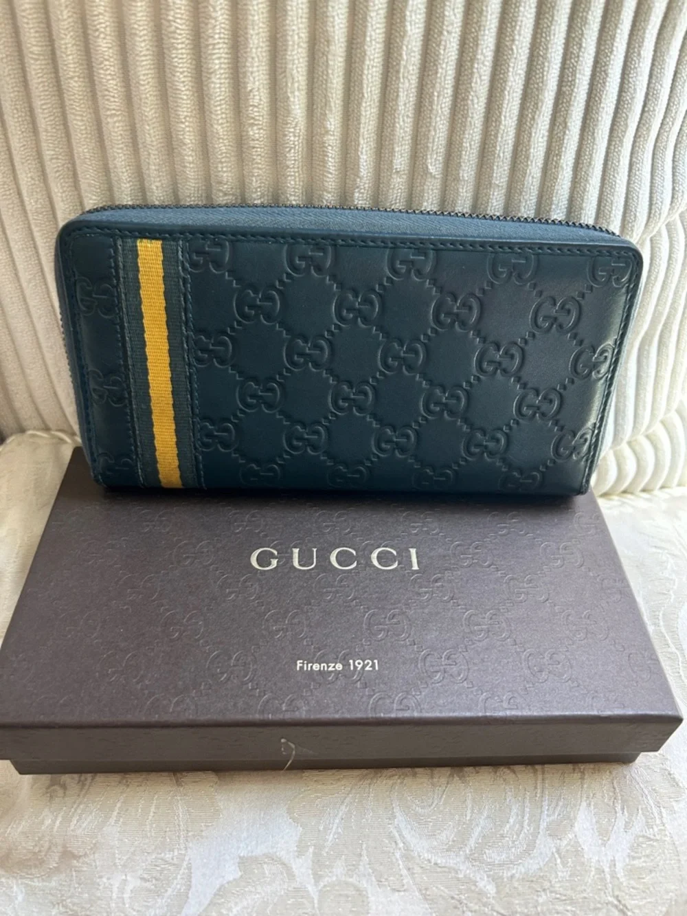 7025 Authentic Gucci Guccissima Navy Embossed Leather Wallet w/ Yellow Accent - Picture 2 of 8